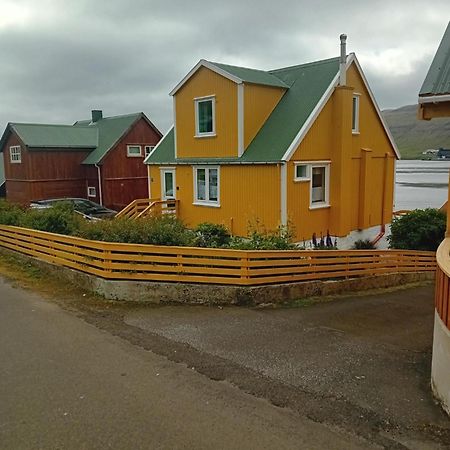 Villa Det Lille Gule Hus Trongisvágur Exterior foto